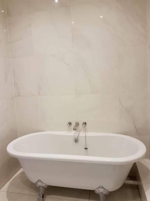 Spacious Apartment In The Heart Of Camden Town ロンドン エクステリア 写真