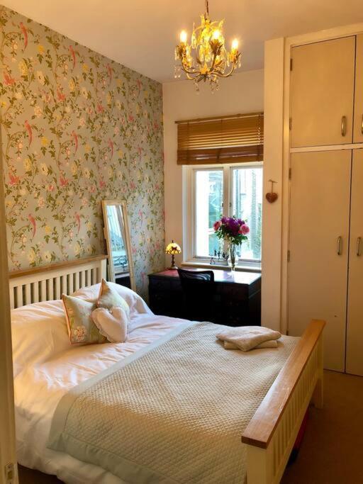 Spacious Apartment In The Heart Of Camden Town ロンドン エクステリア 写真
